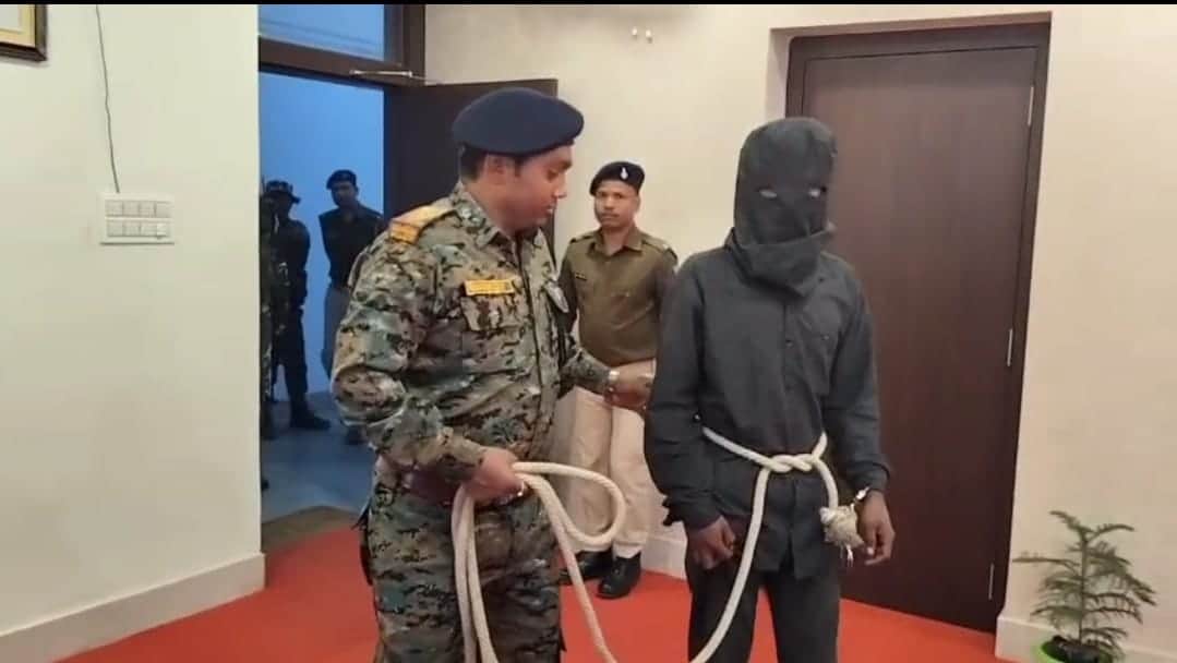 नक्सली राजा हेमंत असुर को सुरक्षा बलों ने किया गिरफ्तार।