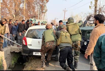 Civilian Vehicle Slips Into Nallah at Papchan, Bandipora; Army Troops Swiftly Rescue Occupants