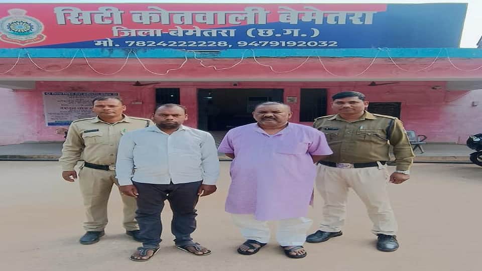पुलिस की गिरफ्त में आरोपी