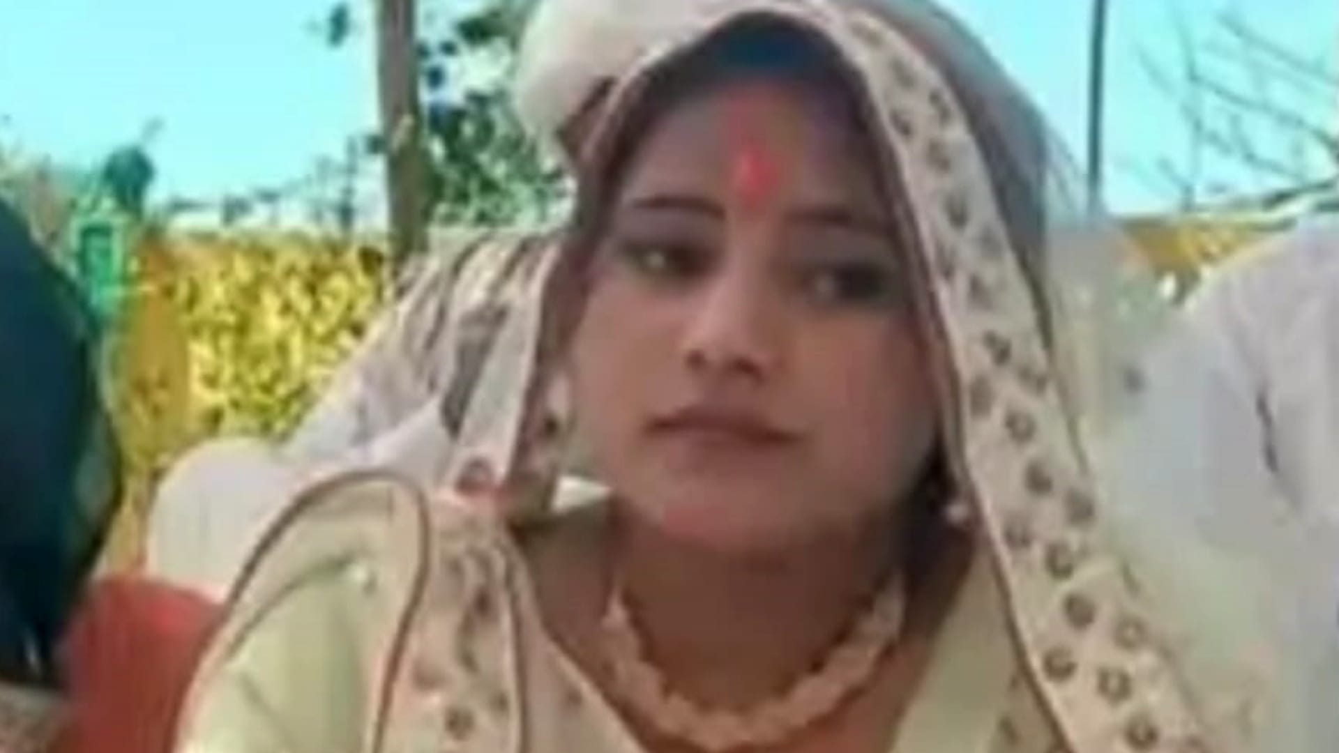 दहेज की मांग से तंग आकर विवाहिता ने की आत्महत्या