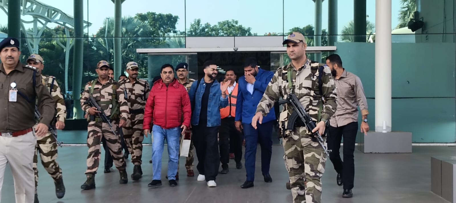 स्टार बल्लेबाज़ विराट कोहली रांची पहुंचे।