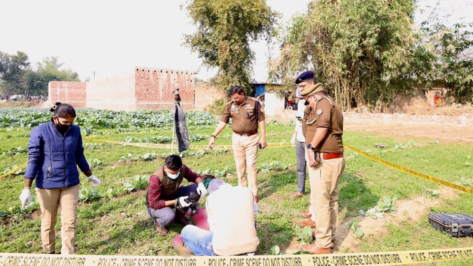 Up:बहन का दो युवकों से अफेयर... खेत में भाई ने बांके से काटकर मार डाला;  मैना की इस बात से नाराज था शेरू - Young Woman Was Murder With A Sharp Weapon