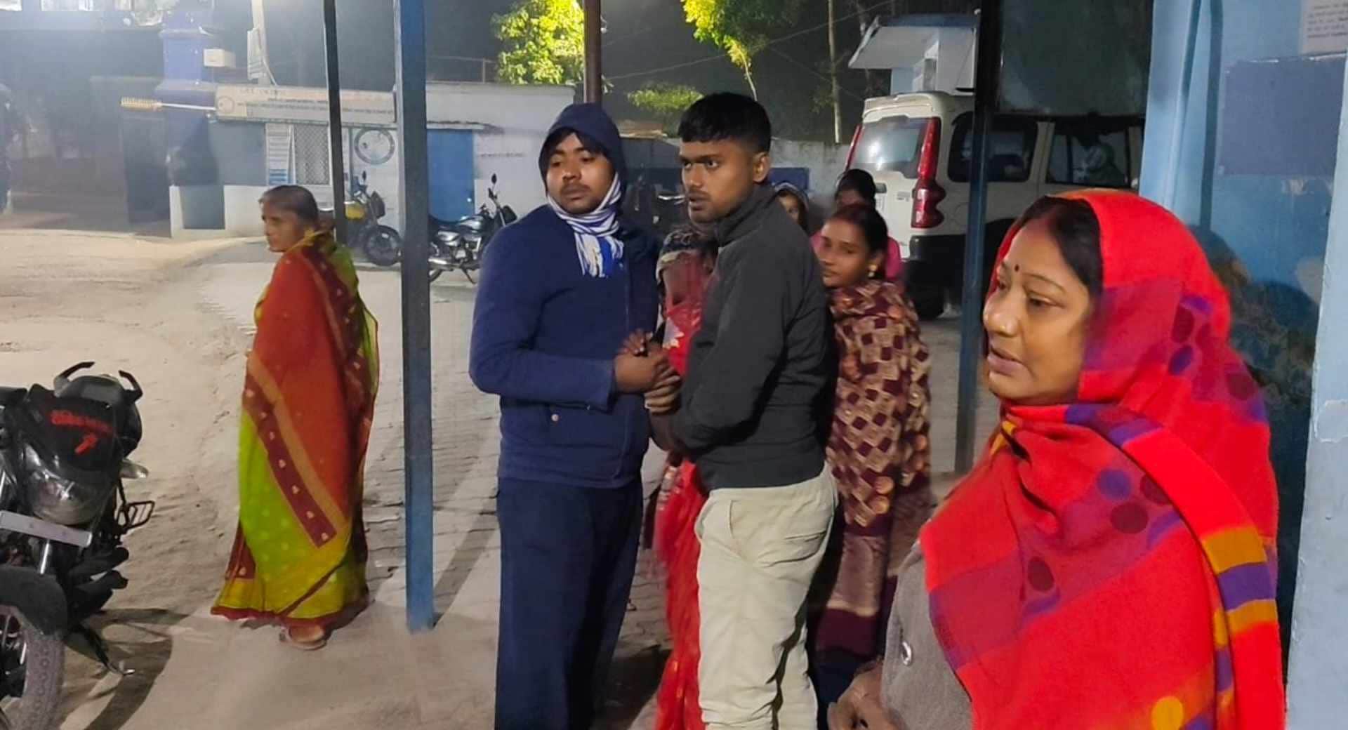 शोकाकुल परिजन