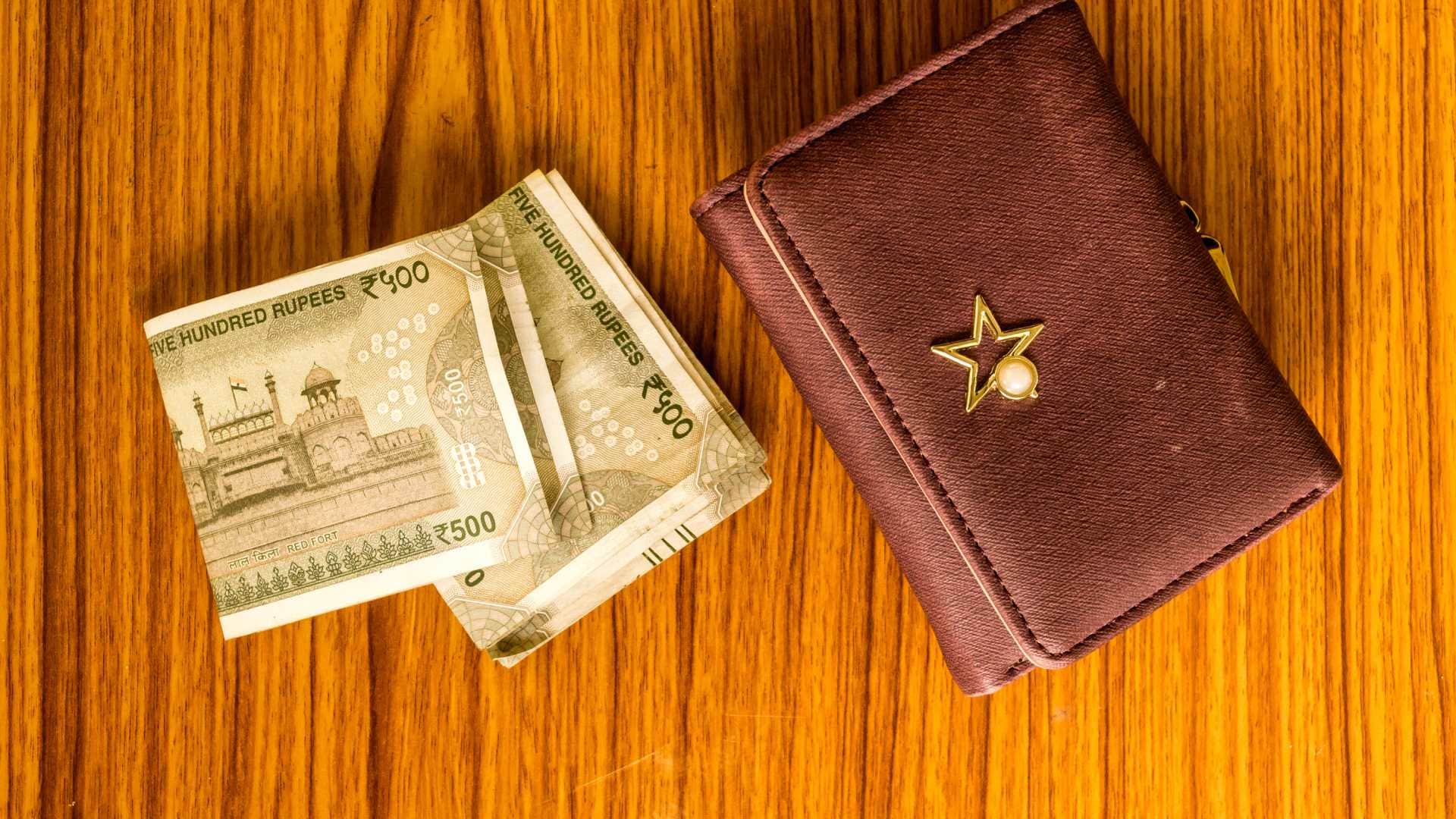 Vastu tips for bay leaf get rid from money problesm and get fulfill your wishes tej patta vastu upay in hindi