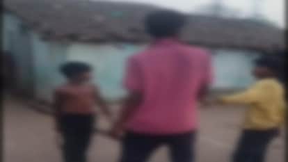 Two minors are threatening with weapons in their hands people of the locality are in panic in Korba