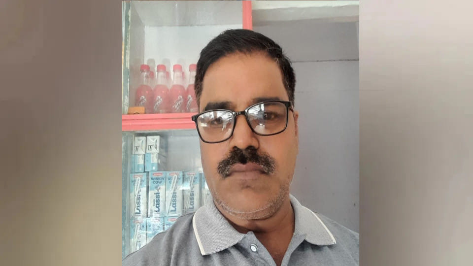 An uncontrolled Bolero collided with a bike rider in Jigna Buzurg, Deoria, killing the youth.