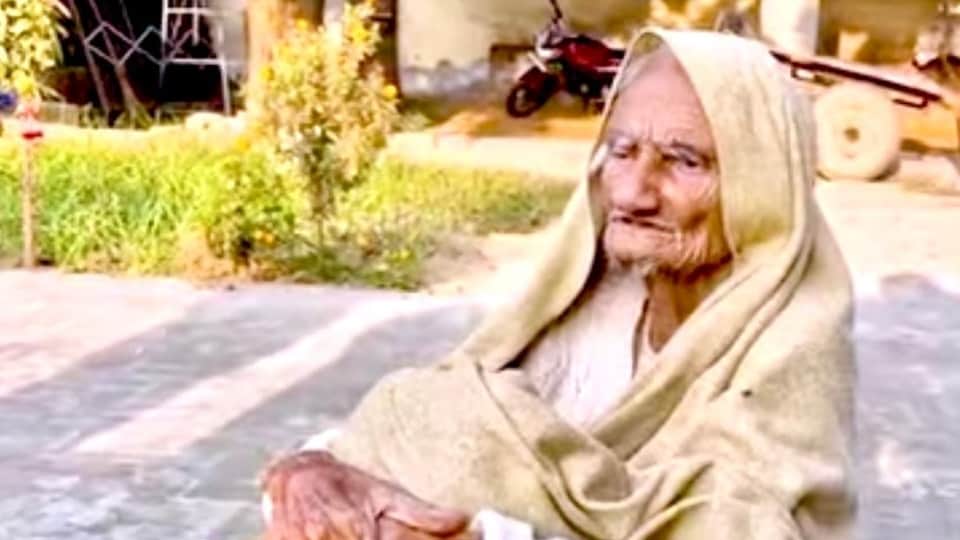 Actor Dharmendra was born in village of Dango When he returned after many years he hugged his aunt and cried