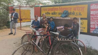 Jhansi: Teachers are not taking interest in SIR work, school was found closed for the second consecutive day.