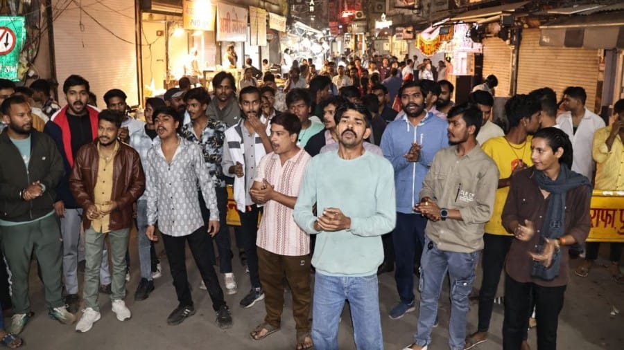 Indore News IMC orders removal of unauthorized shops from Sarafa bazar Chaupati