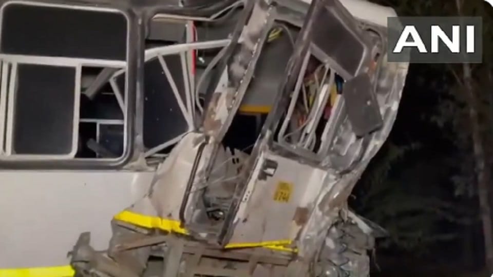 Punjab: Two people died in a collision between a bus and a truck in Fazilka.
