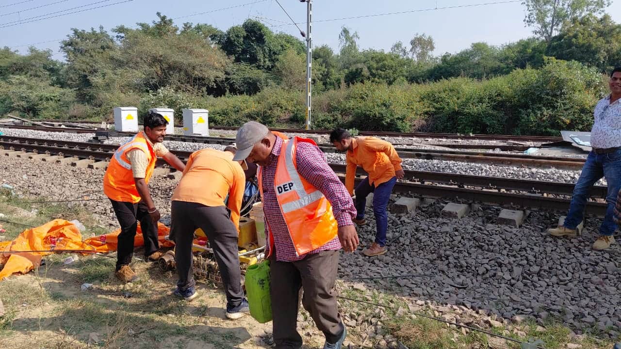 Barabanki: Narrow bridge filled with potholes, uncontrolled dumper falls onto railway track