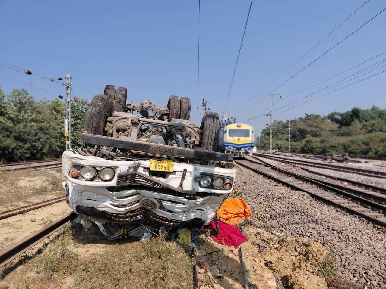 Barabanki: Narrow bridge filled with potholes, uncontrolled dumper falls onto railway track