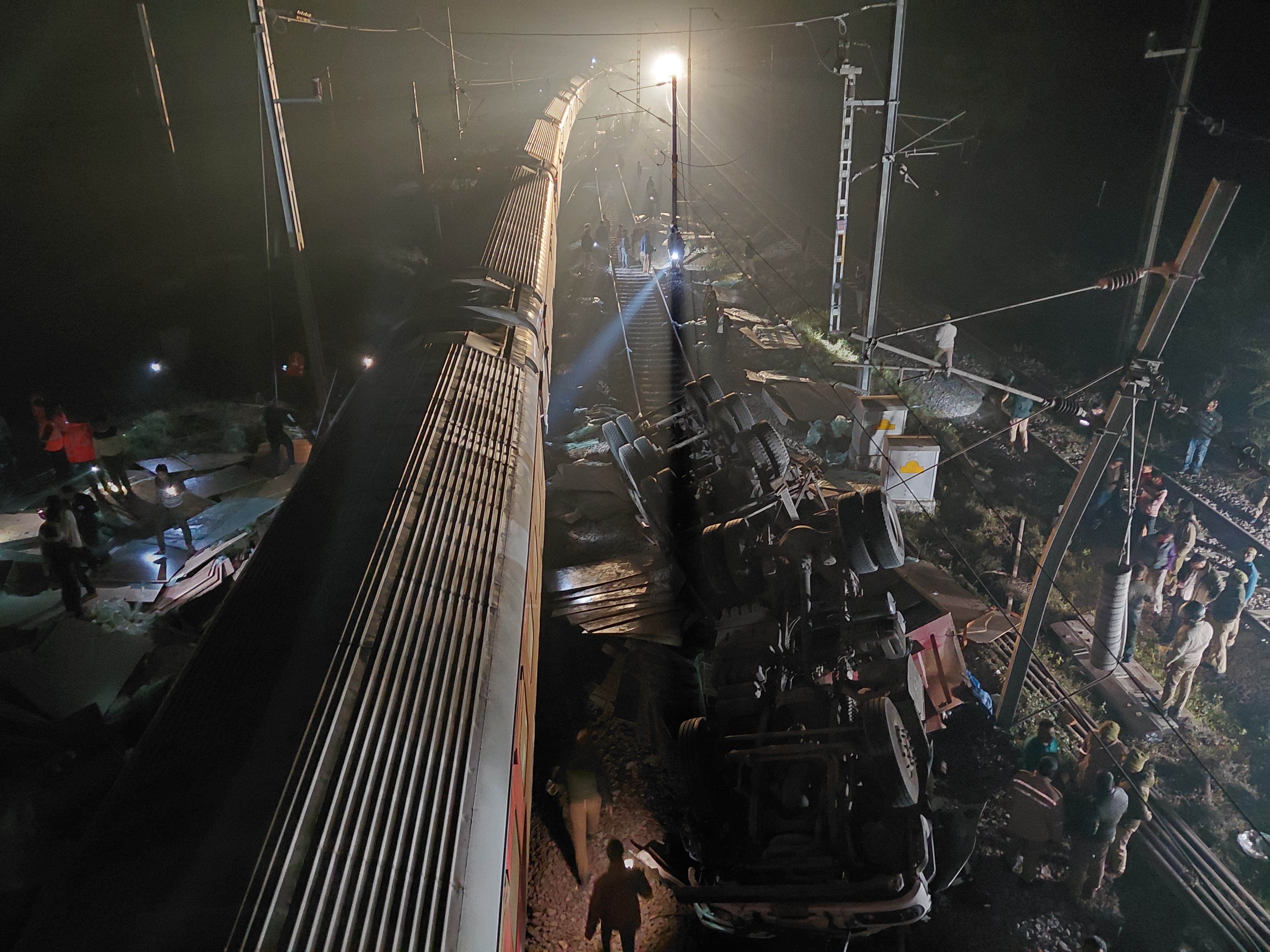 A dumper loaded with gravel broke the railing of a bridge and fell on the railway track in Barabanki.