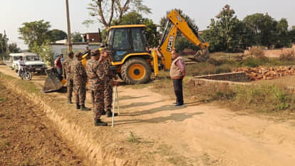 Gorakhpur GDA bulldozer runs on 11 acres of illegal plotting in Ramnagar Karjahan