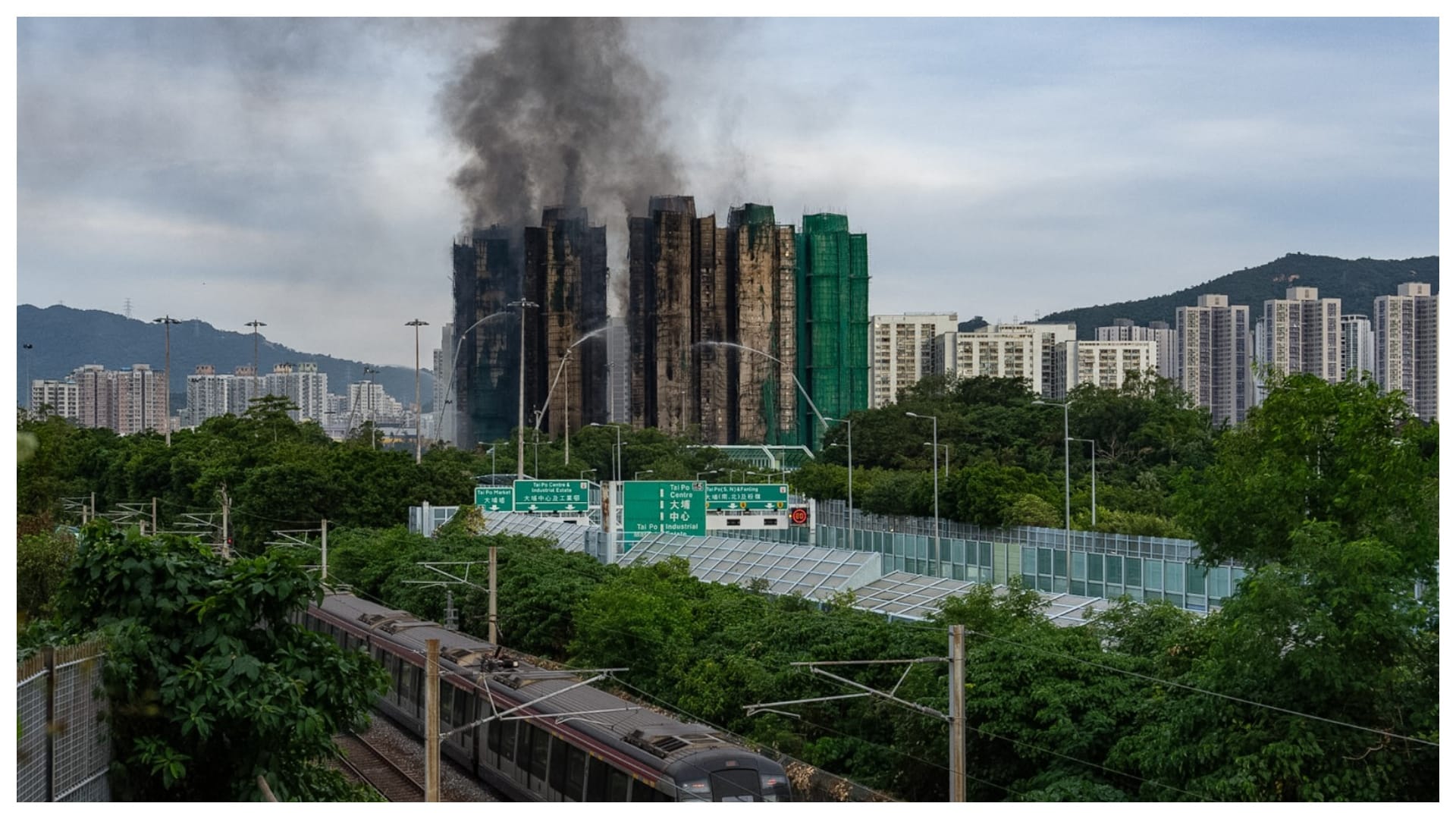 hong kong fire death toll hundreds of missing reason incident shocking photos images