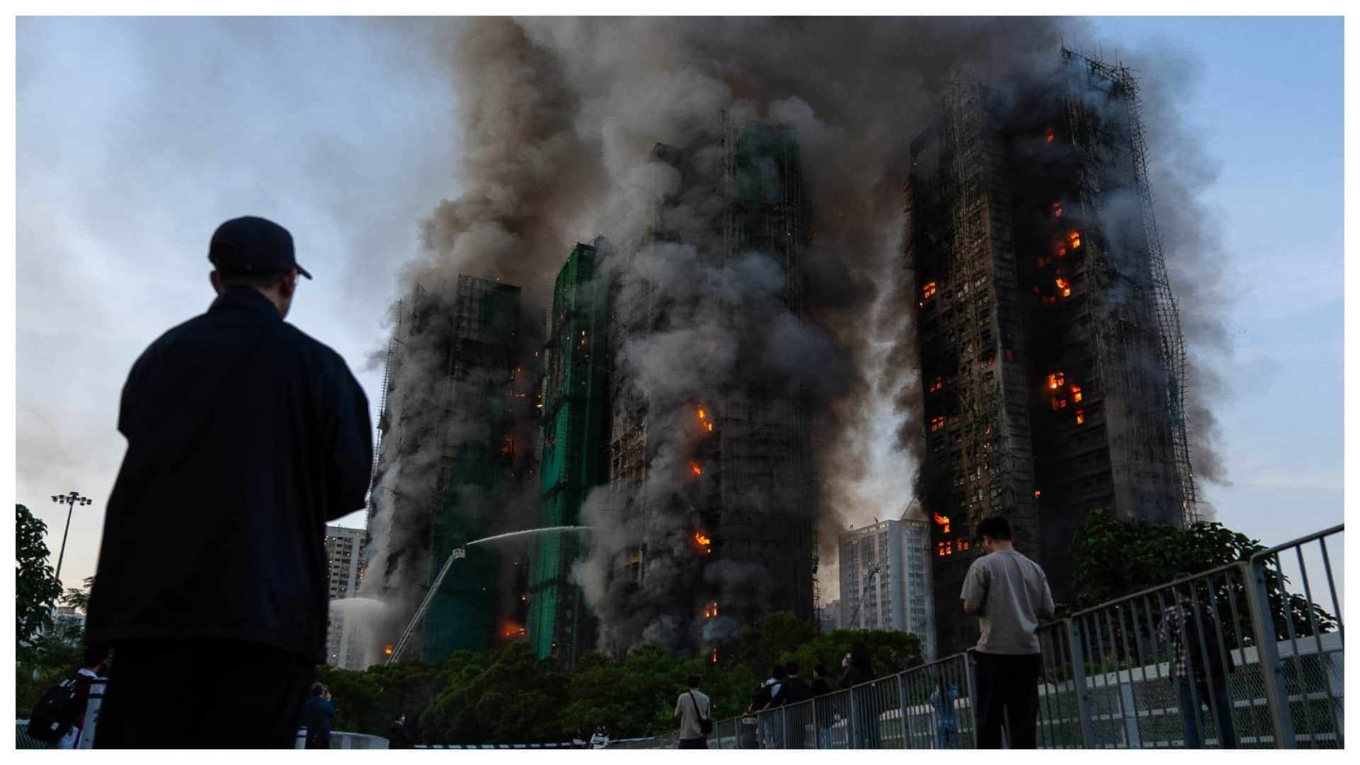 hong kong fire death toll hundreds of missing reason incident shocking photos images