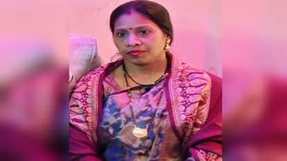 Police arrested the accused of murdering his wife, knife used in the murder recovered.