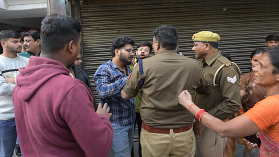 Kanpur: Kicks and punches were exchanged in the middle of the road over a bike collision