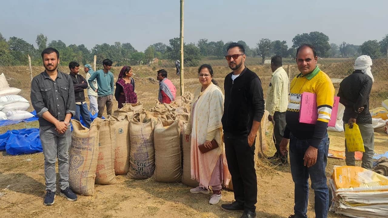 मौके पर मौजूद टीम