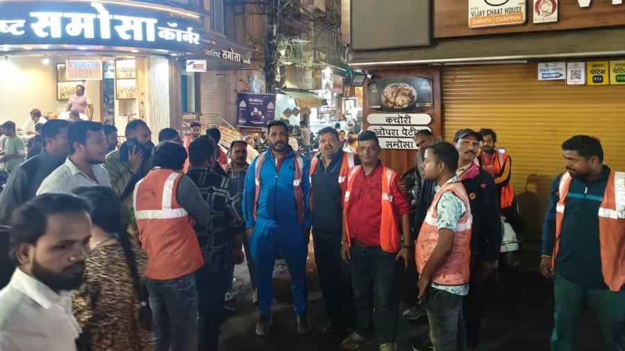 Indore: Indore Sarafa Chowpatty - A tradition of sweetness and taste mixed with the bitterness of controversy