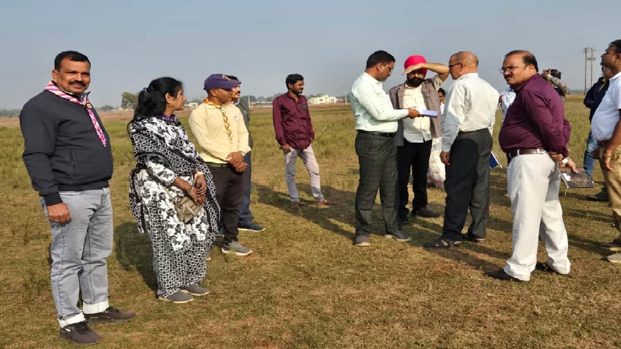 निरीक्षण करते मुख्य आयुक्त