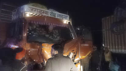 Mini truck rams into vehicle, driver trapped in cabin, accident occurred before Anantram toll plaza on highway