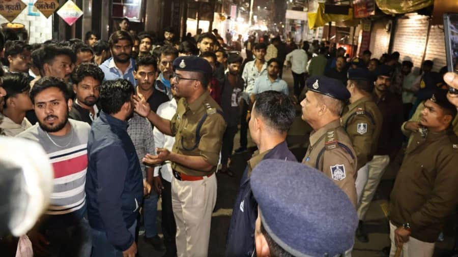 Indore News Only 69 Shops Allowed in Sarafa Night Market with Ban on Chinese Food