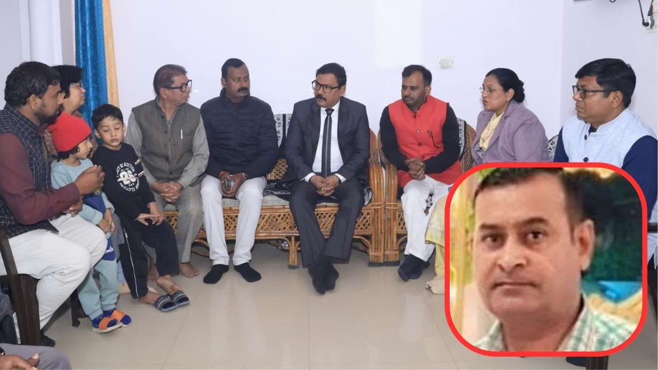 पीड़ित परिवार से मिले जिलाधिकारी