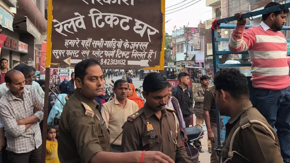 husband murdered his wife by slitting her throat with a razor In Pratapgarh