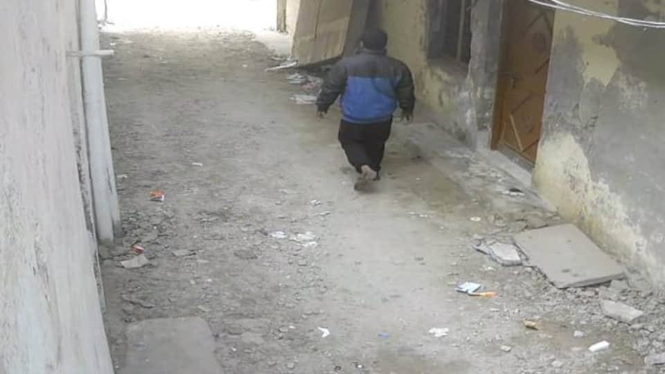 husband murdered his wife by slitting her throat with a razor In Pratapgarh