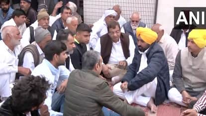 Punjab CM met with Basket Ball plyer Hardik Rathi family