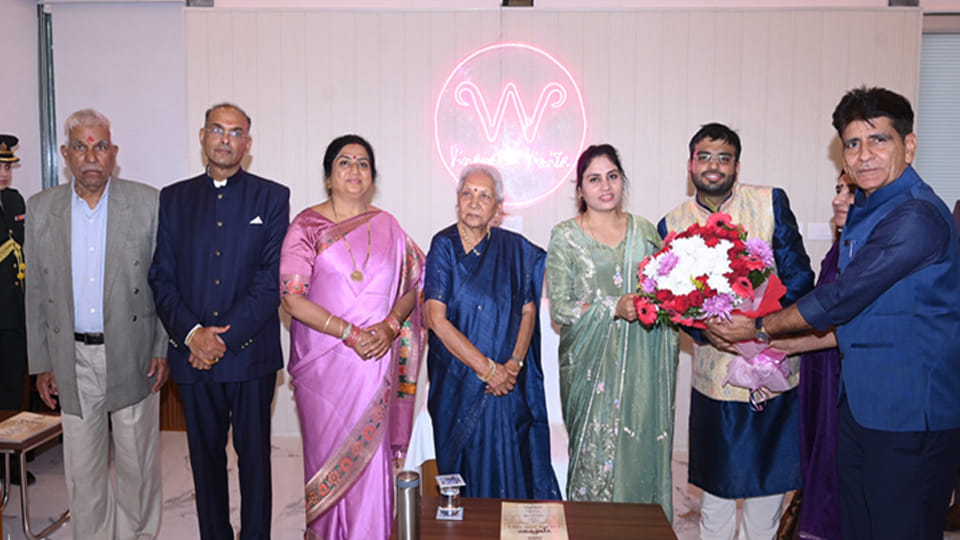 Kanpur: Governor Anandi Ben Patel arrived to congratulate Vice Chancellor Vinay Pathak's son on his wedding