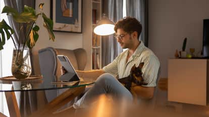 Work from home saved a man marriage from breaking the distance had come due to the office in Viral Post