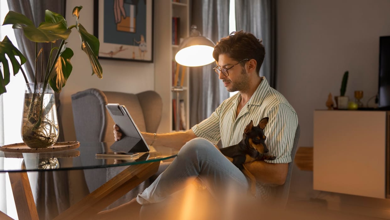 Work from home saved a man marriage from breaking the distance had come due to the office in Viral Post
