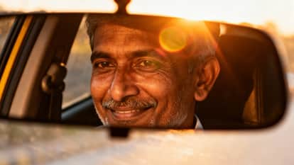 Driver overhears woman conversation on way to Bengaluru airport then leaves people stunned in Viral News