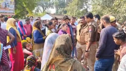 Jhansi: Ruckus over fertilizer, women farmers express anger