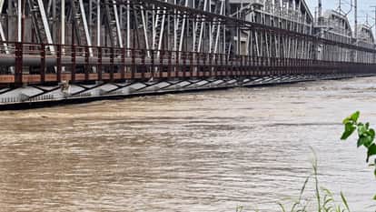 Thailand Floods wreak havoc in Thailand many death crisis looms over millions of people