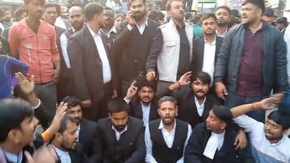After a scuffle with the police, lawyers staged a sit-in protest in front of Dhoomanganj police station