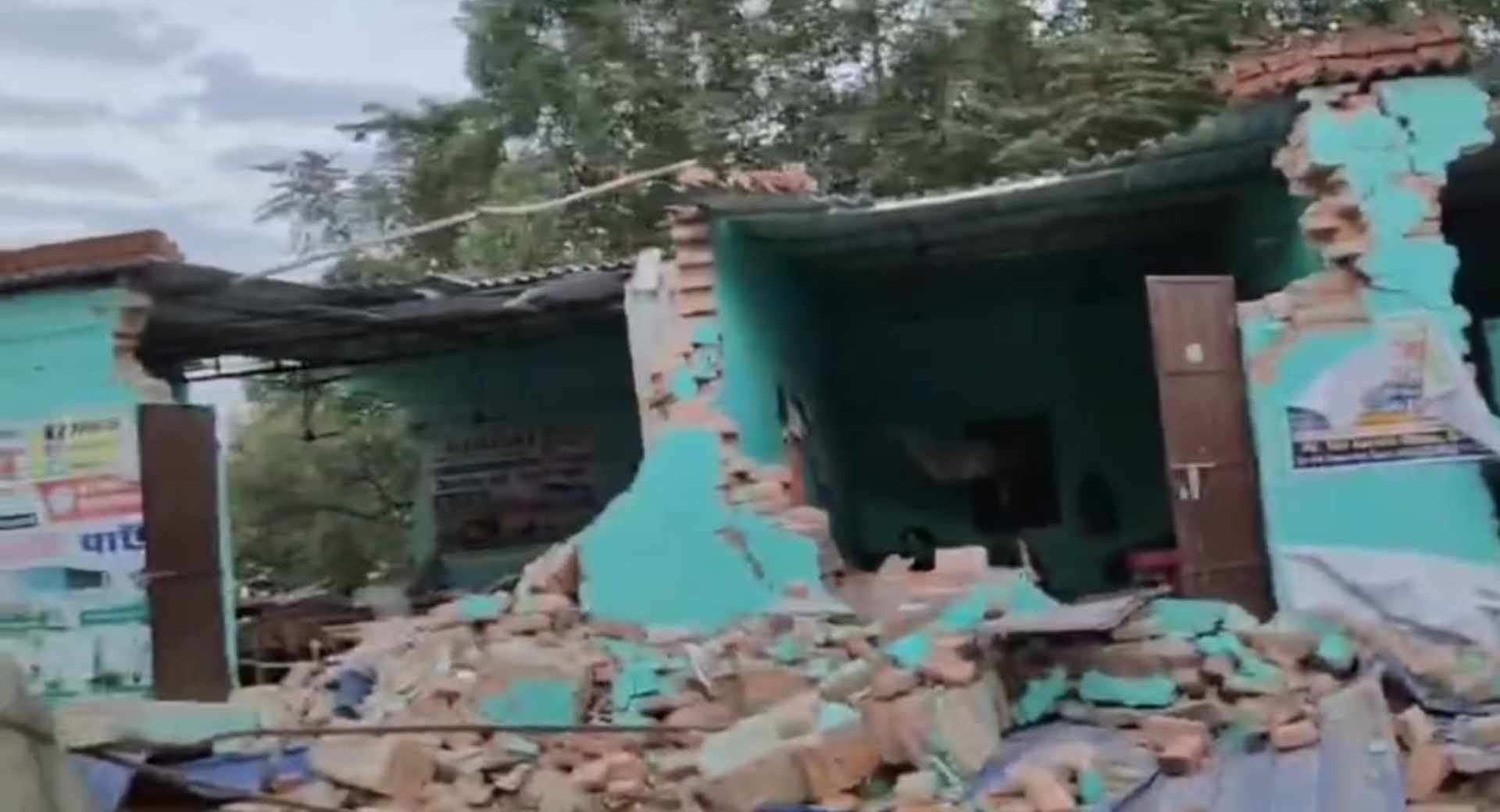 आईटीआई कॉलेज पर चला बुलडोजर