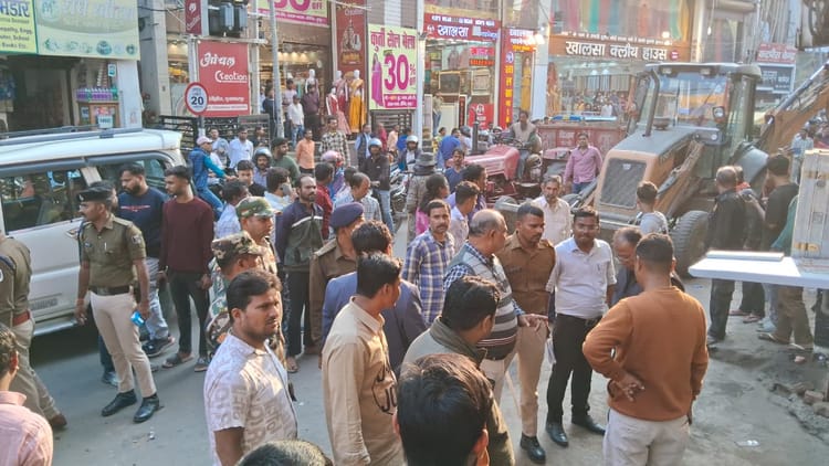 Bihar: अतिक्रमणकारियों के ठिकाने पर चला पीला पंजा, ढहाए गए कई अवैध कब्जे; चेतावनी के बाद गरजा बुलडोजर