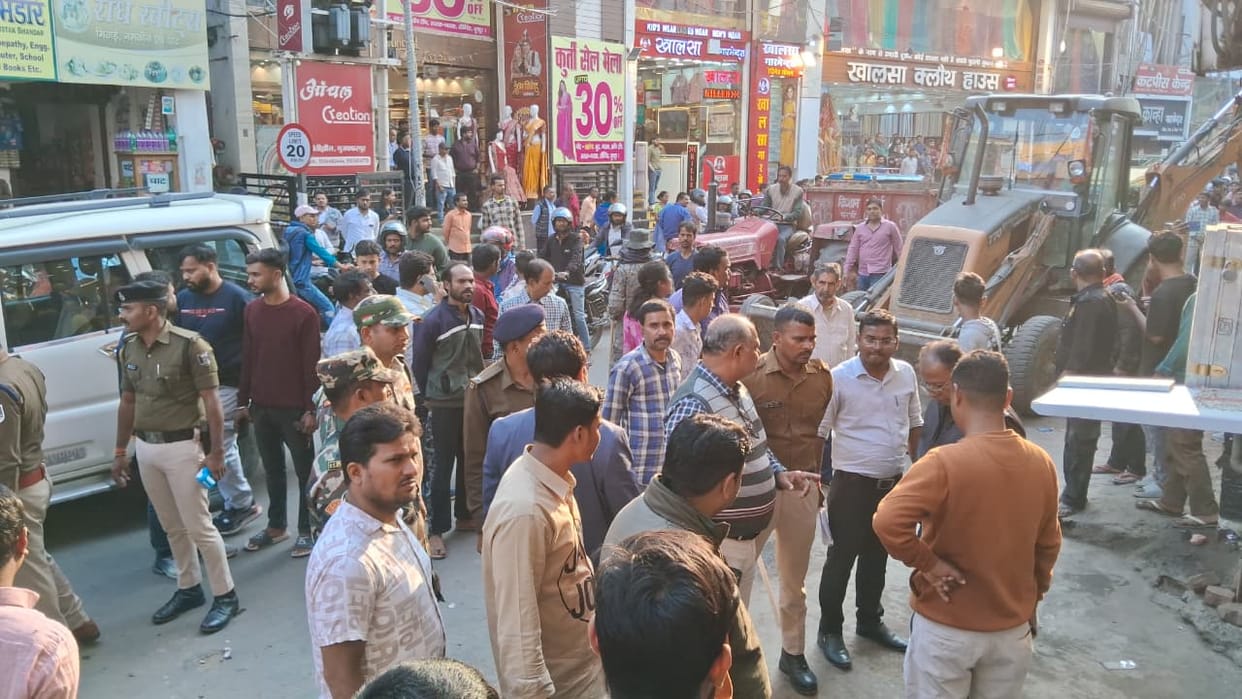 Bulldozer action against illegal encroachment, many vehicles seized