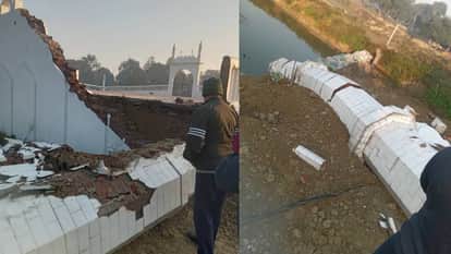 mosque minaret collapsed due to JCB driver mistake in Ayodhya while working with it
