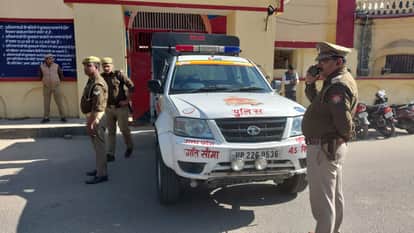 Rampur: Azam Khan refuses to board prison vehicle, chaos erupts at jail gate, demands Bolero be provided