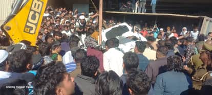 Accident on Delhi–Dehradun Expressway: Dumper Overturns on Car, 5–6 Feared Dead