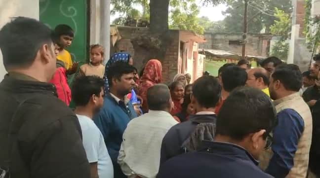 घटना के बाद लगी भीड़