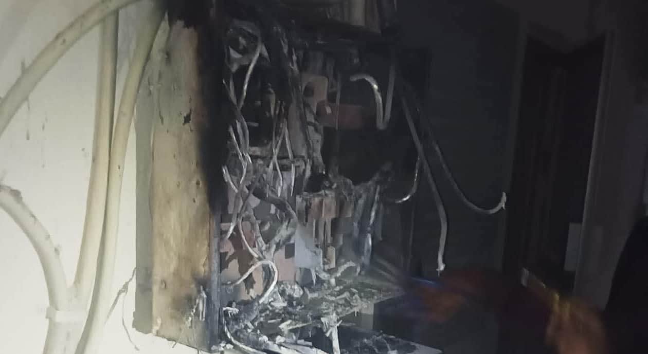 हैलट के इलेक्ट्रिक पैनल में लगी आग