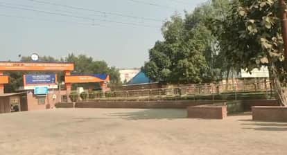 Kanpur tanker crushed young man at gate of Indian Oil depot driver  going to fill petrol ruckus of family