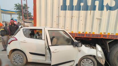 Mirzapur big accident many people died in collision between truck and car
