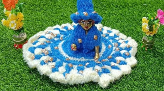 Warm Woolen Outfits for Laddu Gopal in High Demand