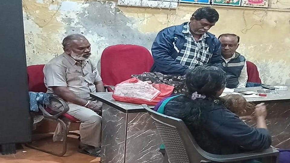 Truth of viral video comes to light woman had taken off her clothes in public was mentally disturbed in Korba